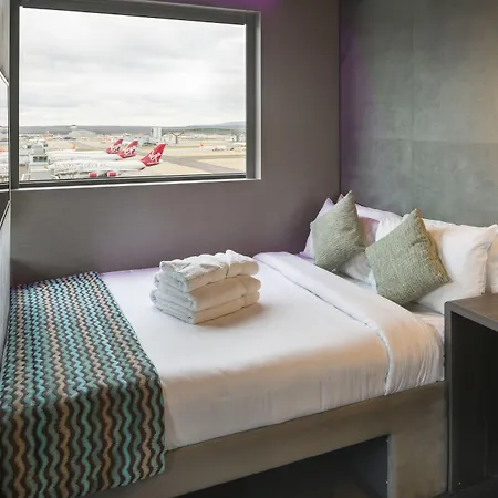 Bloc Hotel London Gatwick Airport-3