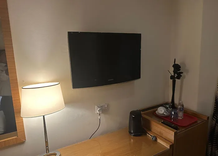 Acorn Lodge Hotel Gatwick & Parking